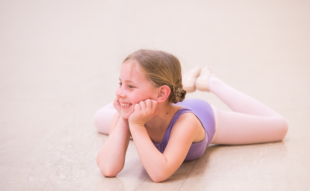 Miranda Lee RAD Ballet school class