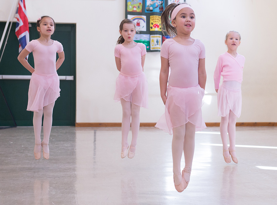 Miranda Lee RAD Ballet school class