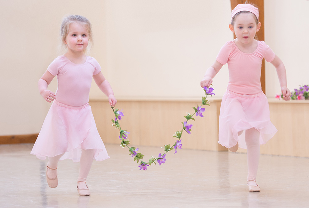 Miranda Lee RAD Ballet school class